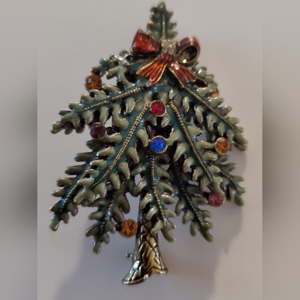 Avon Collectible (2004) Festive Christmas Tree Brooch with Colorful Gem Accents